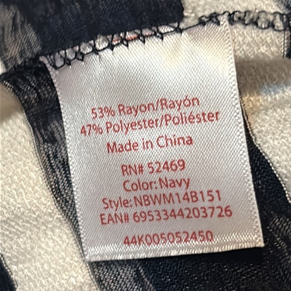 Navy blue and white striped scarf - Picture 2 of 2